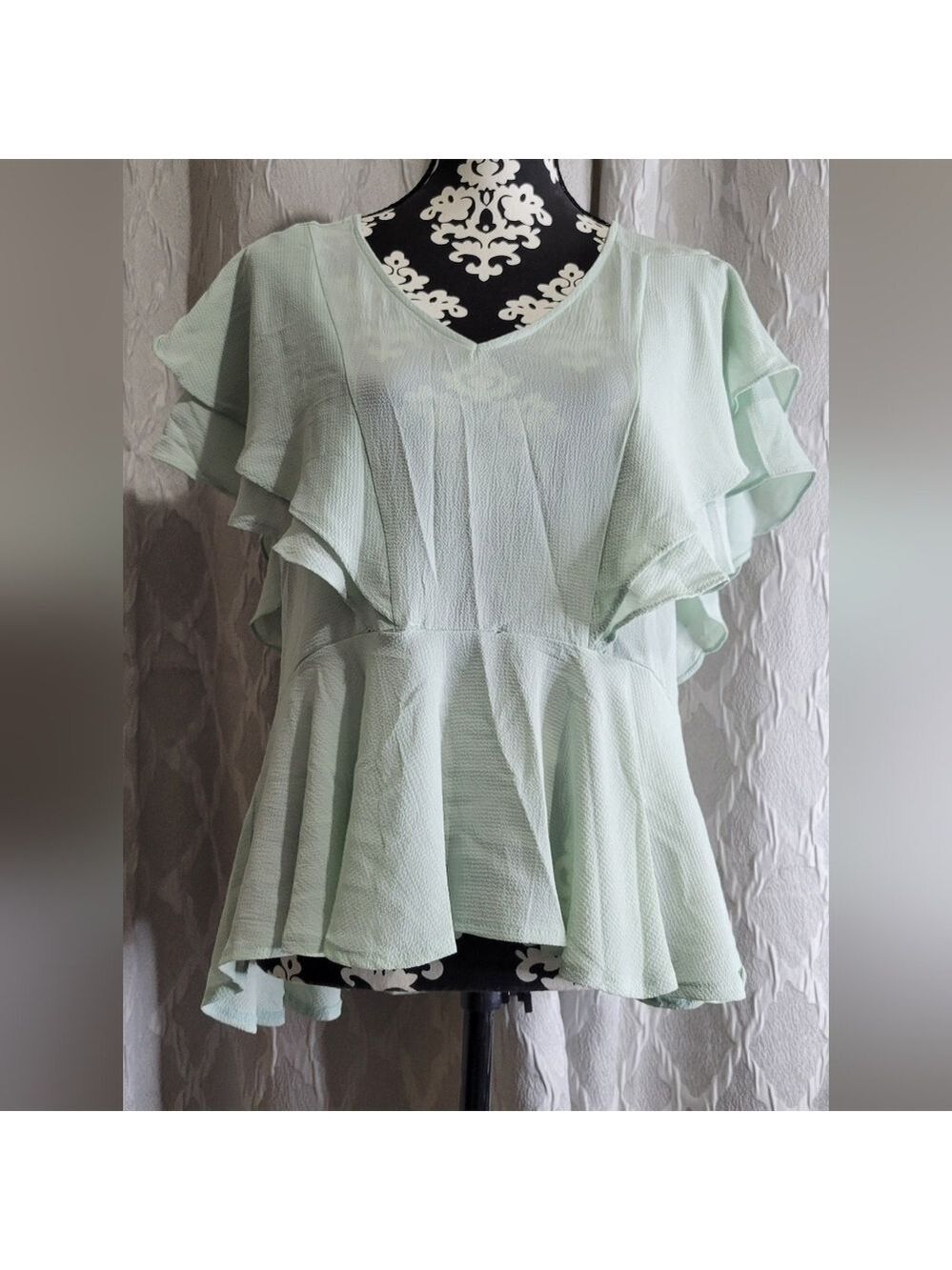 UMGEE Pistachio Hi-Lo Flare Sleeved Top